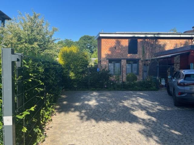 Fewo Mit 3 Sz, Direkte Innenstadtlage, Suedterrasse, Parkplatz Auf Dem Eigenem Privatgrundstueck, 2X E-Bike Und E-Autoladesaeule Inklusive, Konzertkirche, Schauspielhaus, Fh, Jahnsportforum Sowie Der Tollensesee Sind Fusslaeufig In Ein Paar Minuten E Neubrandenburg Exterior foto
